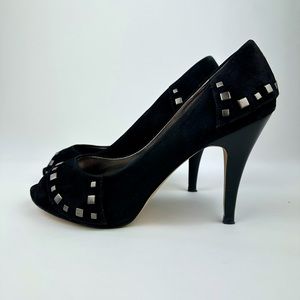 Nicole Miller New York Olivia’s Women’s Black studded Suede High Heels. Size 8